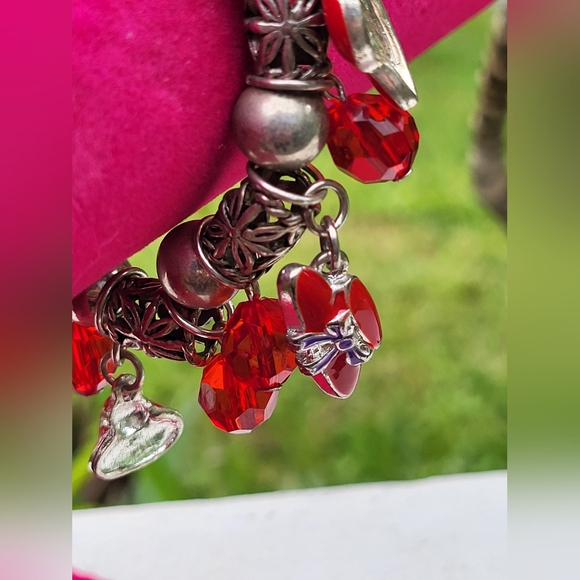 Red Hat beaded bracelet - Picture 5 of 5